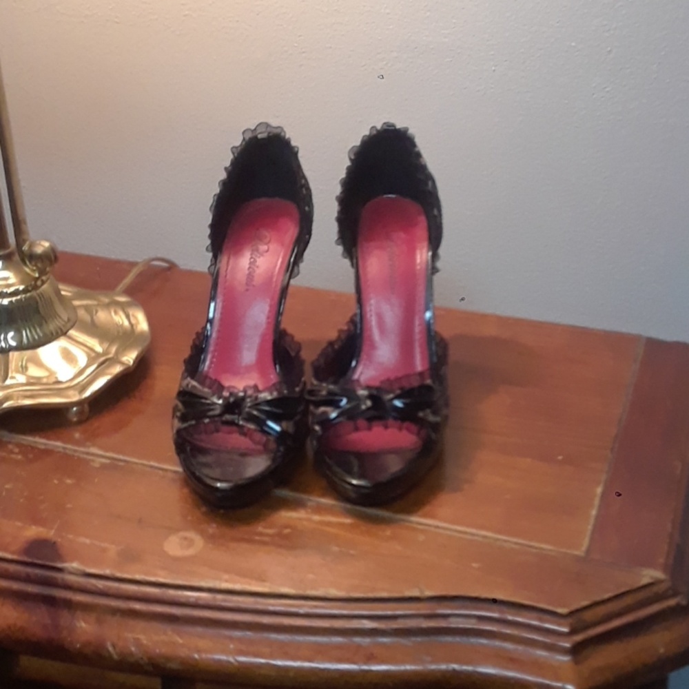 Delicious size 7 heel